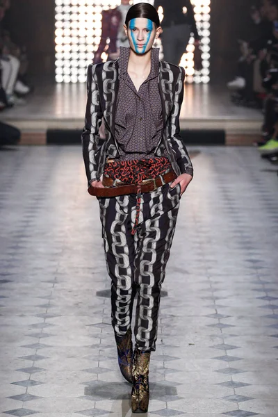 Look 25